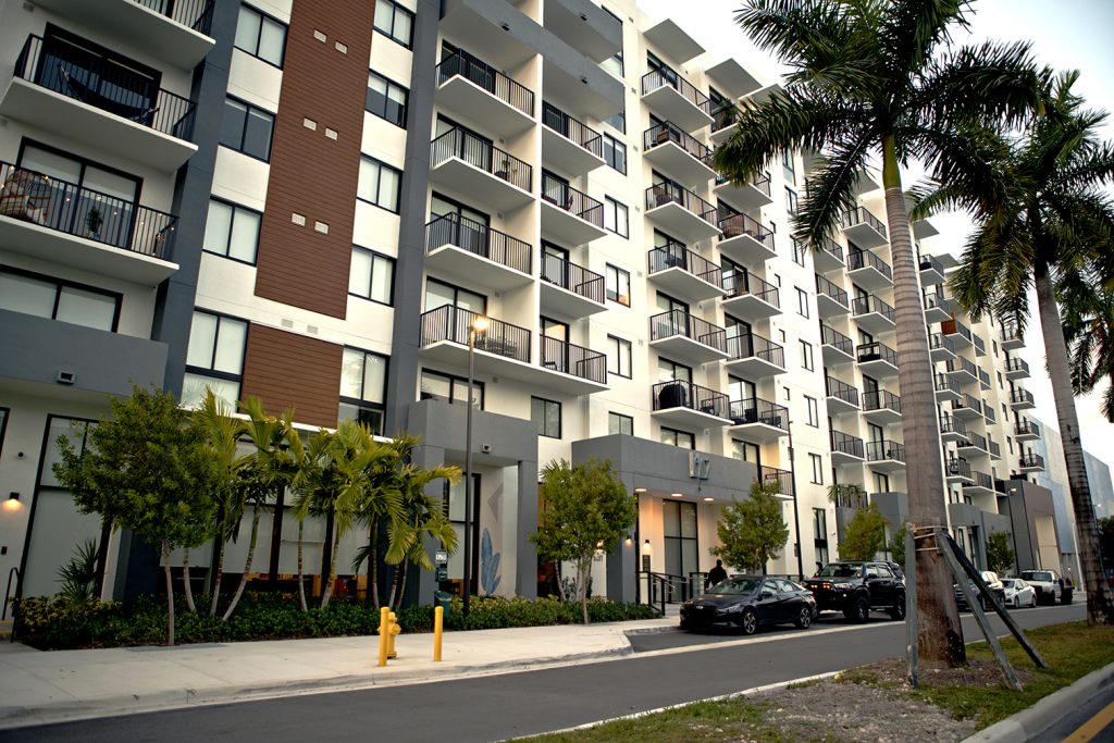 Color-Dreamers-leksa-apartments-murals